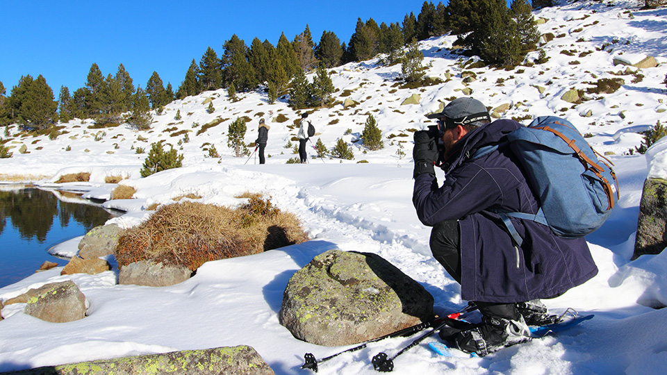 Lacs glacés en Andorre en raquettes à neige, à la journée avec le Bureau des Guides Ariège Pyrénées