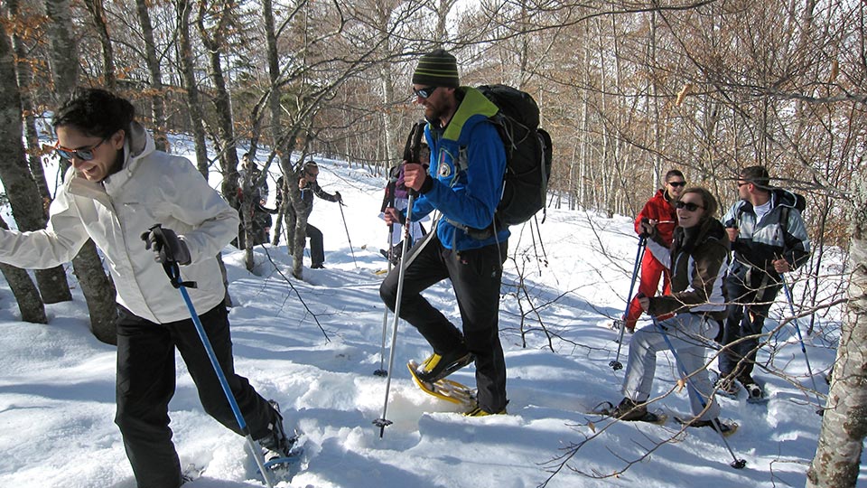 Balade hors des sentiers balisés en raquettes à neige avec le Bureau des Guides des Pyrénées Ariégeoises