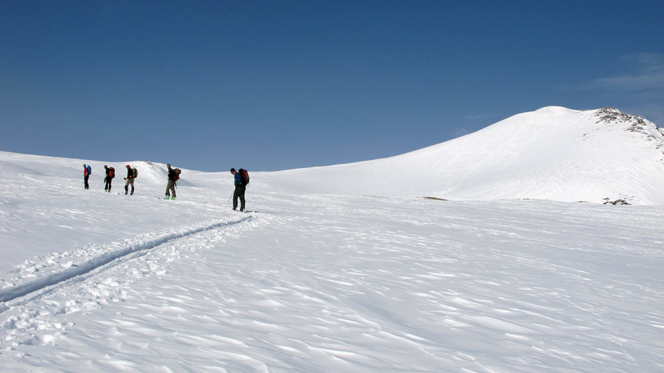 Ski de randonnée - Une pente un sommet - Bureau des Guides des Pyrénées Ariégeoises