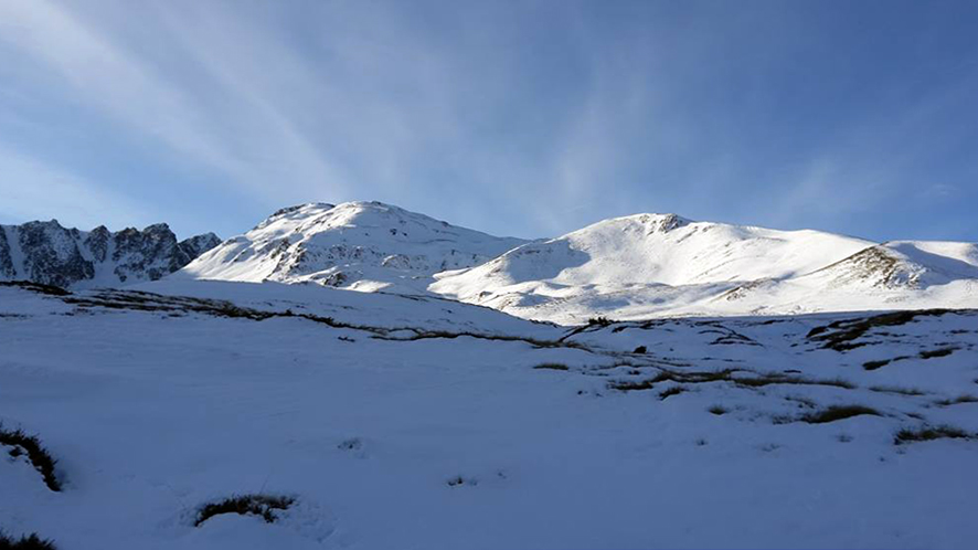 Montagne enneigé en Andorre avec le Bureau des Guides des Pyrénées Ariégeoises